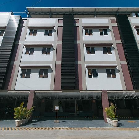 Reddoorz @ Leoncia Apartelle مانداوي سيتي المظهر الخارجي الصورة
