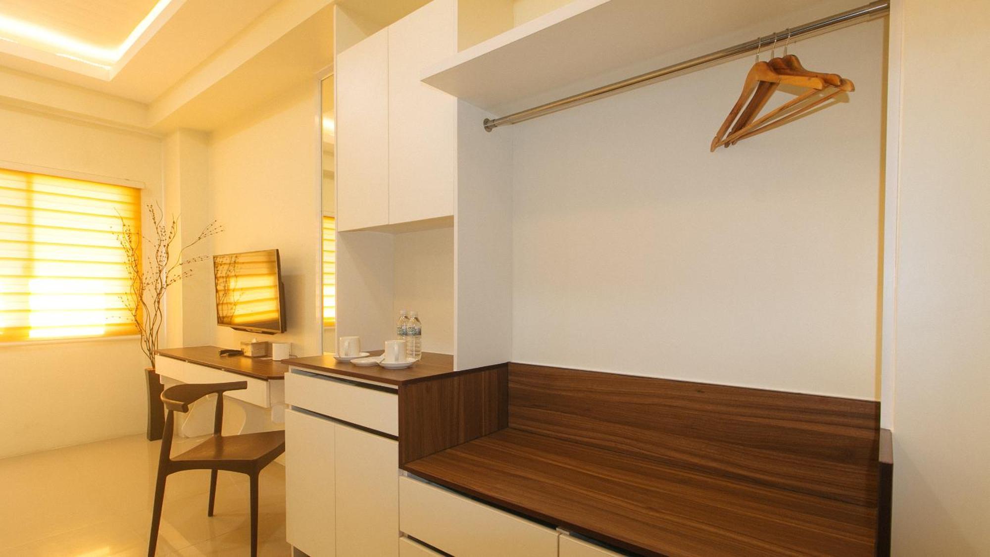Reddoorz @ Leoncia Apartelle مانداوي سيتي المظهر الخارجي الصورة