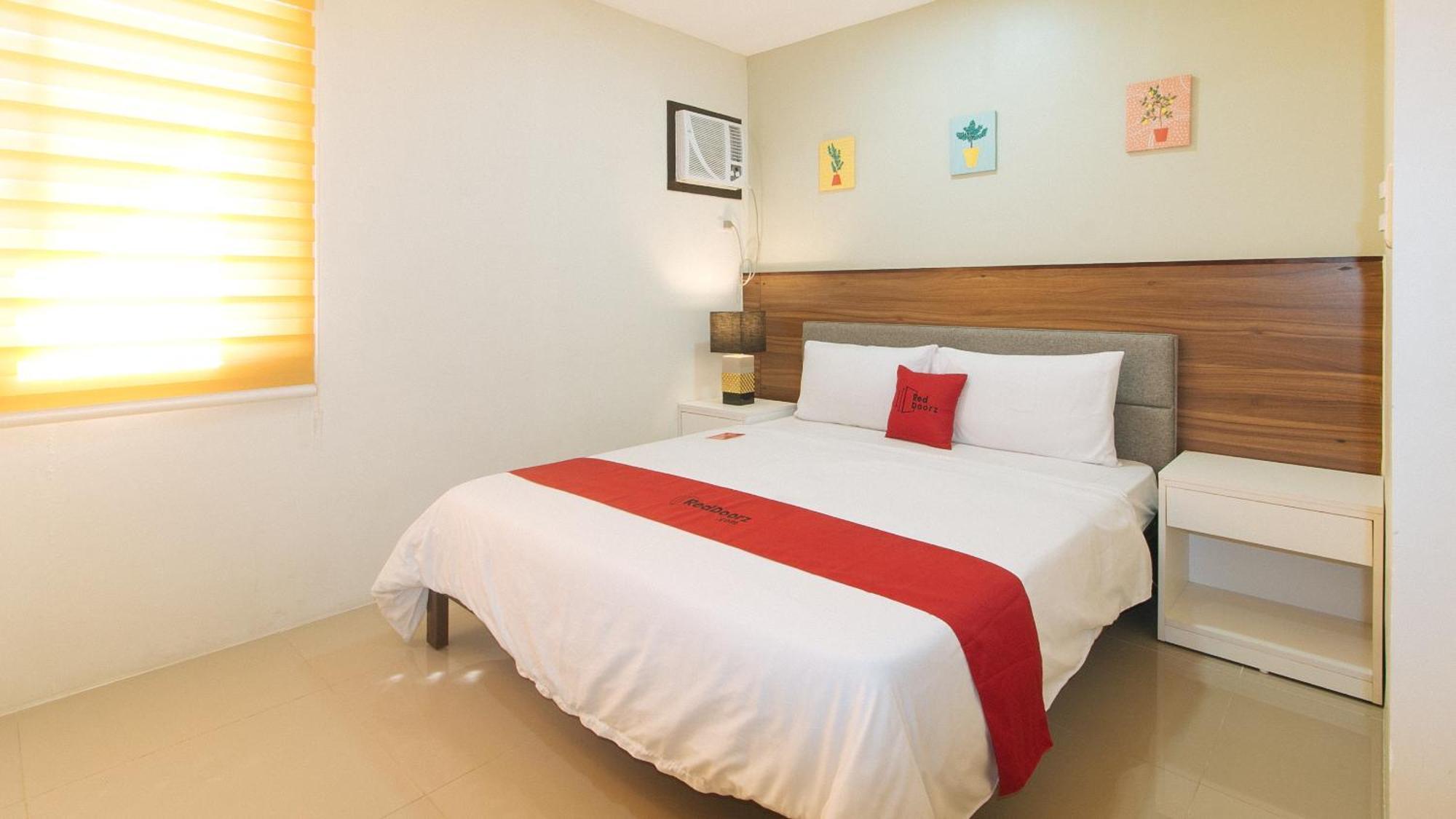 Reddoorz @ Leoncia Apartelle مانداوي سيتي المظهر الخارجي الصورة