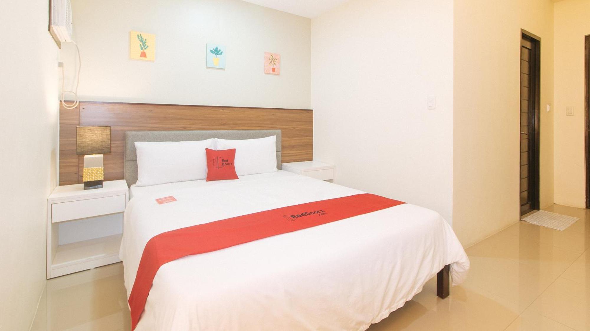 Reddoorz @ Leoncia Apartelle مانداوي سيتي المظهر الخارجي الصورة