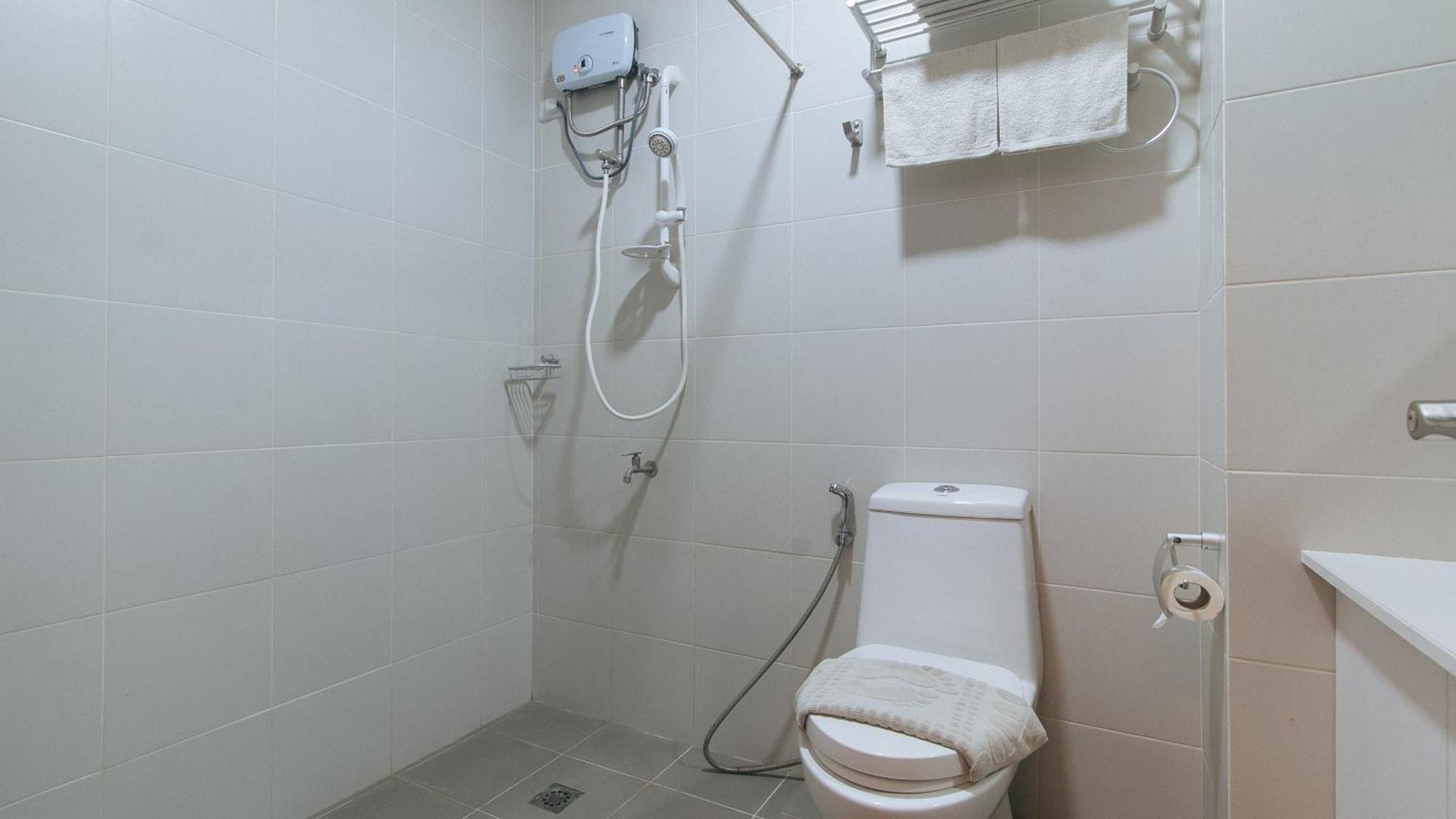 Reddoorz @ Leoncia Apartelle مانداوي سيتي المظهر الخارجي الصورة